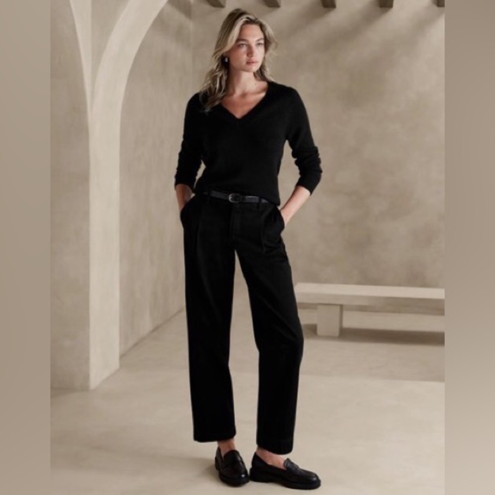 NWT! Banana Republic Black Wash Luxe Mid-Rise Straight Jean - Multiple 🩷